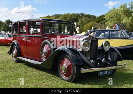 Beesd, Paesi Bassi - 13 settembre 2024: Una limousine Rolls-Royce 1935 da 40 50 CV Foto Stock