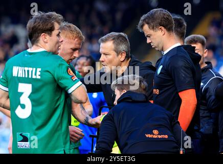 Mark Cooper (Team Manager) dello Yeovil Town Football Club durante la partita della Vanarama National League tra l'Oldham Athletic e Yeovil Town al Boundary Park di Oldham sabato 21 settembre 2024. (Foto: Thomas Edwards | mi News) crediti: MI News & Sport /Alamy Live News Foto Stock