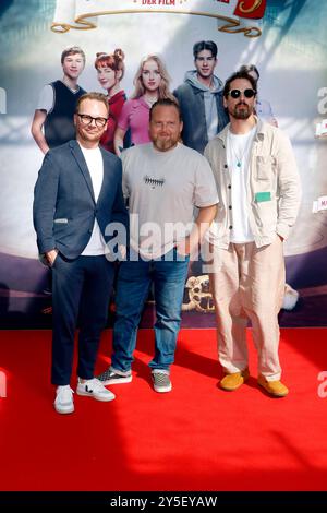 Die Schule der magischen Tiere 3 , Filmpremiere im Zoo Palast, Berlino, 21.09.2024 Ralf Schmitz, Axel Stein und Felix Kramer bei der Ankunft zur Premiere von DIE SCHULE DER MAGISCHEN TIERE 3 im Zoo Palast a Berlino AM 21.9.2024 Berlin Zoo Palast *** Die Schule der magischen Tiere 3 , prima del film allo Zoo Palast, Berlino, 21 09 2024 Ralf Schmitz, Axel Stein e Felix Kramer arrivano alla prima di DIE SCHULE DER MAGISCHEN TIERE 3 allo Zoo Palast di Berlino il 21 9 2024 Berlin Zoo Palast Copyright: xAnitaxBuggex Foto Stock