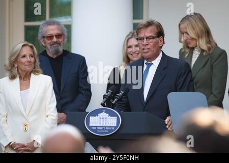 Washington, Stati Uniti. 20 settembre 2024. Il produttore esecutivo Aaron Sorkin parla durante un evento condotto dalla First Lady Dr. Jill Biden, che celebra il 25° anniversario del debutto di "The West Wing", una serie televisiva acclamata ambientata nella Casa Bianca, a Washington, DC, il 20 settembre 2024. Il Dr. Biden sta approfittando dell'occasione per evidenziare la capacità delle arti e dello storytelling di ispirare le carriere del servizio pubblico. La serie durò sette stagioni e vinse numerosi premi, tra cui 26 Emmy. (Foto di Allison Bailey/NurPhoto) credito: NurPhoto SRL/Alamy Live News Foto Stock