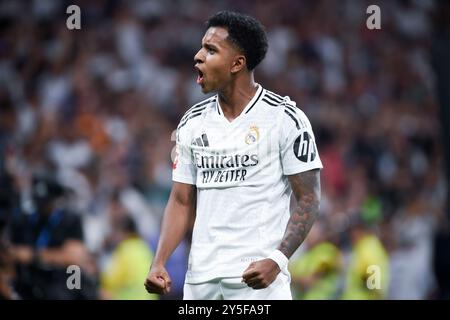 Madrid, Spagna. 21 settembre 2024. Il Rodrygo del Real Madrid celebra i punti segnati durante la partita di calcio della Liga spagnola tra il Real Madrid e l'Espanyol, a Madrid, in Spagna, il 21 settembre 2024. Crediti: Gustavo Valiente/Xinhua/Alamy Live News Foto Stock