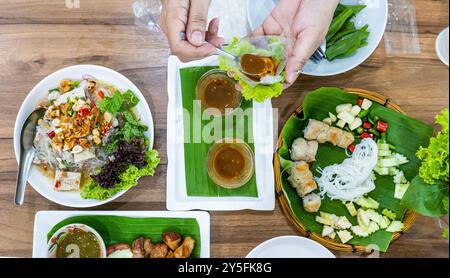 Polpette vietnamite con mano (Nam Neung) Foto Stock