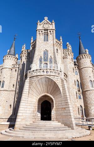 Il Palazzo Episcopale disegnato da Antonio Gaudì a Astorga, Via di San Giacomo, Leon, Spagna Foto Stock