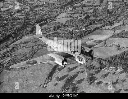 Il Martin Model 167 Maryland era un bombardiere leggero statunitense che volò per la prima volta nel 1939. Ha visto l'azione nella seconda guerra mondiale con la Francia e il Regno Unito. Non fu adottato per il servizio operativo negli Stati Uniti, ma Martin ricevette ordini stranieri, e furono costruiti circa 450 dei bombardieri veloci bimotore. L'equipaggio di tre persone era trasportato in due compartimenti isolati: Il bombardier sedeva nel naso sotto il pilota e il cannoniere era nella torretta di mitragliatrici gemellate centrale superiore in un vano posteriore separato, isolato da una paratia. Foto Stock