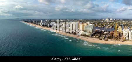 Aerial panoramic view of Fort Lauderdale Beach, Florida, USA. January 5, 2024. Foto Stock