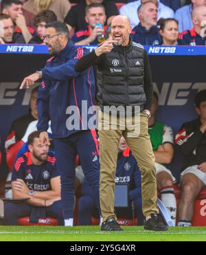 Londra, Regno Unito. 21 settembre 2024. - Crystal Palace contro Manchester United - Premier League - Selhurst Park. Il manager del Manchester United Erik Ten Hag con l'assistente manager Ruud van Nistelrooy. Crediti immagine: Mark Pain / Alamy Live News Foto Stock