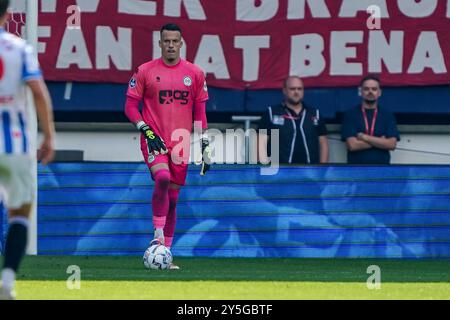 Heerenveen, Paesi Bassi. 22 settembre 2024. HEERENVEEN, PAESI BASSI - 22 SETTEMBRE: Il portiere Etienne Vaessen del Groningen controlla la palla durante la partita olandese Eredivisie tra lo sc Heerenveen e il FC Groningen all'Abe Lenstra Stadion il 22 settembre 2024 a Heerenveen, Paesi Bassi. (Foto di Andre Weening/Orange Pictures) credito: Orange Pics BV/Alamy Live News Foto Stock