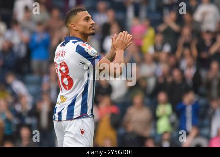 Birmingham, Regno Unito. 21 settembre 2024. L'attaccante del West Bromwich Albion Karlan Grant (18) applaude i tifosi dopo la partita del West Bromwich Albion FC contro Plymouth Argyle FC Sky BET EFL Championship all'Hawthorns, West Bromwich, Birmingham, Inghilterra, Regno Unito il 21 settembre 2024 Credit: Every Second Media/Alamy Live News Foto Stock