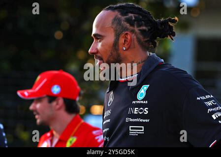 Singapore, Singapore. 22 settembre 2024. Lewis Hamilton (GBR) Mercedes AMG F1 alla sfilata dei piloti. Formula 1 World Championship, Rd 18, Gran Premio di Singapore, domenica 22 settembre 2024. Marina Bay Street Circuit, Singapore. Crediti: James Moy/Alamy Live News Foto Stock