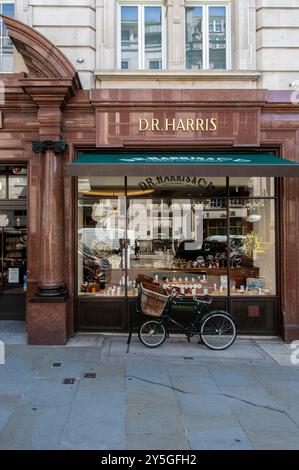 D. R. Harris & Co St James's Street, Londra, Regno Unito Foto Stock