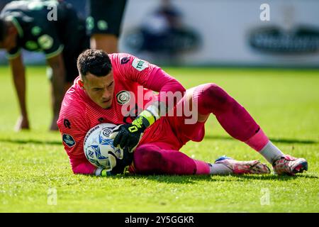 Heerenveen, Paesi Bassi. 22 settembre 2024. HEERENVEEN, PAESI BASSI - 22 SETTEMBRE: Il portiere Etienne Vaessen del Groningen salta la partita olandese Eredivisie tra lo sc Heerenveen e il FC Groningen all'Abe Lenstra Stadion il 22 settembre 2024 a Heerenveen, Paesi Bassi. (Foto di Andre Weening/Orange Pictures) credito: Orange Pics BV/Alamy Live News Foto Stock