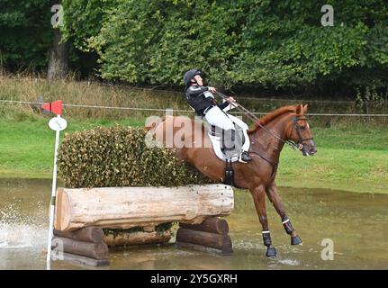 Dana Cooke su Quatro, fase di cross country del concorso CCI4* -L, prove di cavalli internazionali Blenheim Palace 2024, Blenheim Palace, Woodstock, Oxf Foto Stock