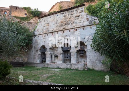 Il mulino Piquet di Cotignac, un tempo uno dei 14 frantoi pubblici del XIX secolo, si erge come l'ultimo mulino operativo e ora un'attrazione turistica Foto Stock