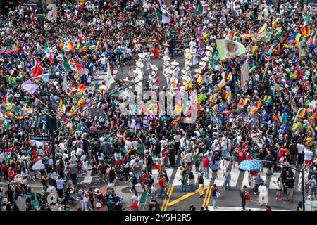 La sfilata del Mexican Independence Day è una celebrazione annuale lungo Madison Avenue a Manhattan, 2024, New York City, Stati Uniti Foto Stock