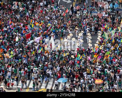 La sfilata del Mexican Independence Day è una celebrazione annuale lungo Madison Avenue a Manhattan, 2024, New York City, Stati Uniti Foto Stock