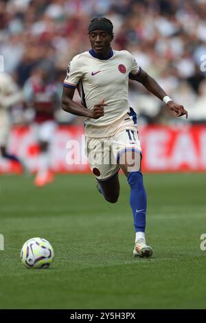 Londra, Regno Unito. 21 settembre 2024. Centrocampista del Chelsea Noni Madueke (11) durante la partita West Ham United FC vs Chelsea FC English Premier League al London Stadium, Londra, Inghilterra, Regno Unito il 21 settembre 2024 Credit: Every Second Media/Alamy Live News Foto Stock