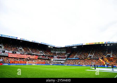 Mechelen, Belgio. 22 settembre 2024. I tifosi di Mechelen nella foto prima di una partita di calcio tra KV Mechelen e Cercle Brugge, domenica 22 settembre 2024 a Mechelen, il giorno 8 della stagione 2024-2025 della prima divisione del campionato belga 'Jupiler Pro League'. BELGA PHOTO TOM GOYVAERTS credito: Belga News Agency/Alamy Live News Foto Stock