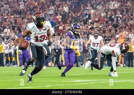 Kelvin McKnight Jr. (Rhein Fire, #13) Am Ball, GER Rhein Fire vs. Vienna Vikings, Football, European League of Football, Championship Game, Saison 2024, 22.09.2024 foto: Eibner-Pressefoto/Fabian Friese Foto Stock