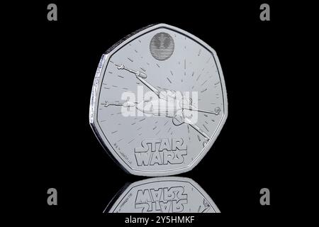 2024 veicoli spaziali Star Wars serie 50p con X-Wing Fighter Foto Stock