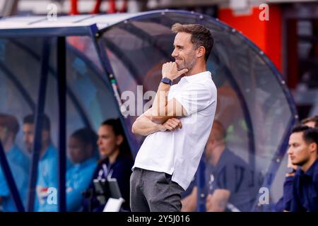 OSS, 22-09-2024 , Stadio Frans Heesen , football, Keukenkampioen divisie , stagione 2024 / 2025 , MIGLIOR allenatore/allenatore Oss Sjors Ultee durante la partita TOP Oss - FC Eindhoven Foto Stock