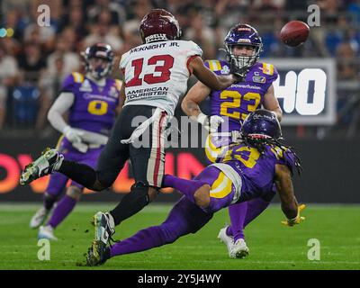 Kelvin McKnight Jr. (Rhein Fire #13), Cole Coleman (Vienna Vikings #13), Vienna Vikings vs. Rhein Fire, American Football, European League of Football, finale, Saison 2024, 22.09.2024, foto: EIBNER/Florian Schust Foto Stock