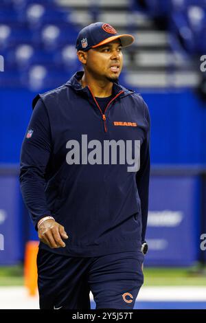 Indianapolis, Indiana, Stati Uniti. 22 settembre 2024. Il General manager dei Chicago Bears Ryan Poles cammina sul campo durante la pre-partita della gara NFL contro gli Indianapolis Colts al Lucas Oil Stadium di Indianapolis, Indiana. John Mersits/CSM (immagine di credito: © John Mersits/Cal Sport Media). Crediti: csm/Alamy Live News Foto Stock