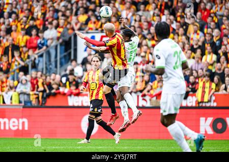 Geoffry Hairemans di Mechelen e Abu Francis di Cercle in azione durante una partita di calcio tra KV Mechelen e Cercle Brugge, domenica 22 settembre 2024 a Mechelen, il giorno 8 della stagione 2024-2025 della prima divisione del campionato belga "Jupiler Pro League". BELGA FOTO TOM GOYVAERTS Foto Stock