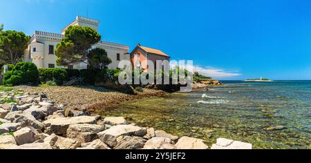 Splendido paesaggio mediterraneo a Punta Licosa, vicino a Castellabate, nel Cilento. Provincia di Salerno, Campania, Italia. Foto Stock