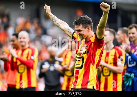 Mechelen, Belgio. 22 settembre 2024. Benito Raman di Mechelen festeggia dopo aver vinto una partita di calcio tra KV Mechelen e Cercle Brugge, domenica 22 settembre 2024 a Mechelen, il giorno 8 della stagione 2024-2025 della prima divisione del campionato belga "Jupiler Pro League". BELGA PHOTO TOM GOYVAERTS credito: Belga News Agency/Alamy Live News Foto Stock