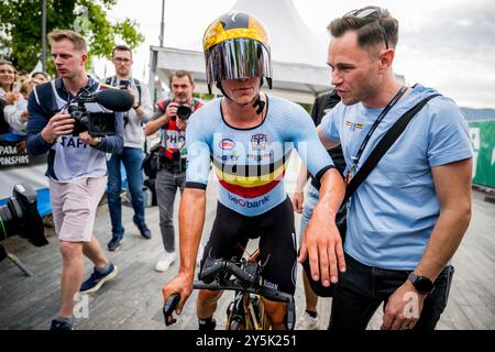 Zurigo, Svizzera. 22 settembre 2024. Il belga Remco Evenepoel festeggia dopo aver vinto la gara di cronometro maschile ai Campionati del mondo di ciclismo su strada e su strada 2024 UCI, domenica 22 settembre 2024, a Zurigo, Svizzera. I Mondi si svolgono dal 21 al 29 settembre. BELGA PHOTO JASPER JACOBS credito: Belga News Agency/Alamy Live News Foto Stock