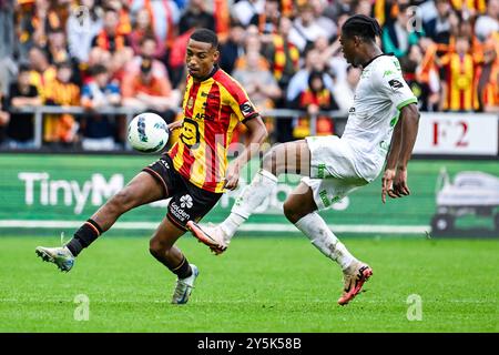 Mechelen, Belgio. 22 settembre 2024. Rafik Belghali di Mechelen e Abu Francis di Cercle in azione durante una partita di calcio tra KV Mechelen e Cercle Brugge, domenica 22 settembre 2024 a Mechelen, il giorno 8 della stagione 2024-2025 della prima divisione del campionato belga "Jupiler Pro League". BELGA PHOTO TOM GOYVAERTS credito: Belga News Agency/Alamy Live News Foto Stock