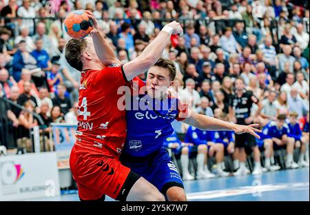 Elias Huber (HBW Balingen-Weilstetten, #07) der Spielmacher wird eng gedeckt, HBW Balingen Weilstetten vs. ASV Hamm Westfalen, Handball 2. Bundesliga, 3. Spieltag, Spielzeit 2024/2025, 22.09.2024, Eibner-Pressefoto/Andreas Ulmer Foto Stock