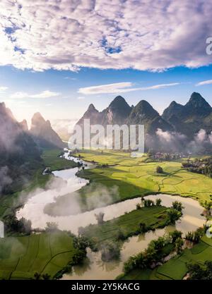 Campo di riso e riso al villaggio di Phong Nam a Trung Khanh, Cao Bang, Vietnam. Foto Stock