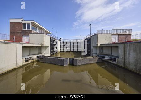 Serratura Wilhelm-Kammann con porte chiuse a Varel, distretto della Frisia, bassa Sassonia, Germania, Europa Foto Stock