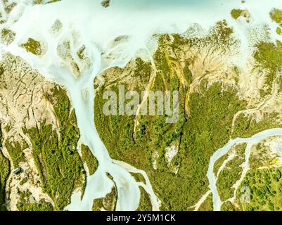 Lago glaciale Lac de Chateaupre, lago appena sotto il ghiacciaio Moiry, braccia fluviali in acqua blu, vista aerea, Vallese, Svizzera Foto Stock