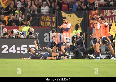 Roma, Italia. 22 settembre 2024. Tommaso Baldanzi dell'AS Roma festeggia dopo aver segnato il gol del 3-0 durante la partita di serie A tra AS Roma e Udinese calcio allo stadio Olimpico di Roma (Italia), 22 settembre 2024. Crediti: Insidefoto di andrea staccioli/Alamy Live News Foto Stock