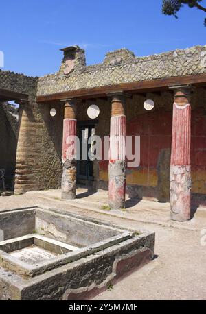 Ercolano era un'antica città sul Golfo di Napoli che affondò come Pompei, Stabia e Oplonti durante l'eruzione del Vesuvio nella seconda metà Foto Stock