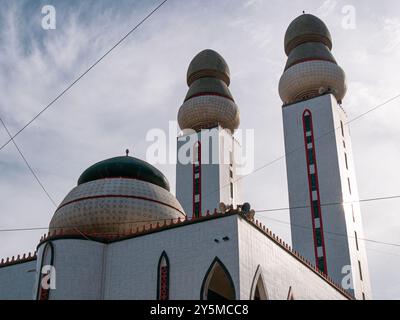 Moschea della divinità, Dakar, Senegal - foto del tramonto sul retro Foto Stock