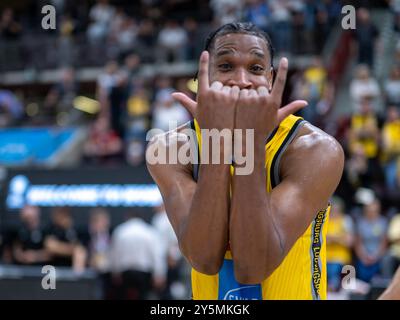 Jubel bei den Reisen ach dem Sieg, Justin Simon (MHP Riesen Ludwigsburg, #05) GER, MHP Riesen Ludwigsburg vs. FC Bayern Basketball, Basketball, Bundesliga, Spielzeit 2024/2025, 22.09.2024, foto: Eibner-Pressefoto/Sascha Walther Foto Stock