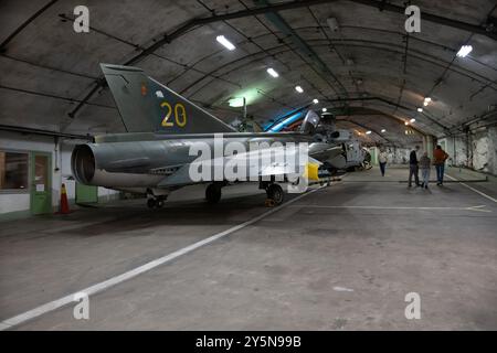 Goteborg, Svezia - 24 settembre 2022: SAAB J35 Draken in mostra all'Aeroseum Foto Stock