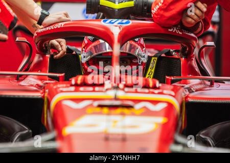 Marina Bay Street Circuit, Singapore, Singapore. 22 settembre 2024; Carlos Sainz Jr di Spagna e Scuderia Ferrari durante il Gran Premio di Singapore di Formula 1 crediti: Jay Hirano/AFLO/Alamy Live News Foto Stock