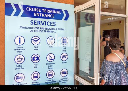 Corfù Grecia, nave NCL della Norwegian Cruise Line, itinerario di 10 giorni per fuggire dal Mar Mediterraneo, Porto Corfù, terminal delle navi da crociera, servizi informativi segnaletica, sistema grafico Foto Stock