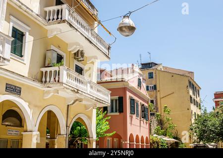 Corfù Grecia,città vecchia,avvocato avvocato avvocato studio legale,condomini residenziali,skyline della città,balconi finestre persiane,Greco Europa europea Foto Stock