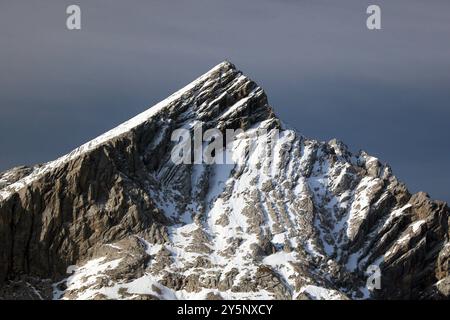 Garmisch-Partenkirchen, Bayern, Deutschland 22. Settembre 2024: Ein Spätsommertag bei Garmisch-Partenkirchen. Hier der Blick auf die Alpspitze, Fels, Berg, Gipfel, Bergsteigen, Alpin, Schnee, Wahrzeichen *** Garmisch Partenkirchen, Baviera, Germania 22 settembre 2024 Una tarda giornata estiva nei pressi di Garmisch Partenkirchen qui la vista dell'Alpspitze, della roccia, della montagna, della cima, dell'alpinismo, alpino, neve, punto di riferimento Foto Stock