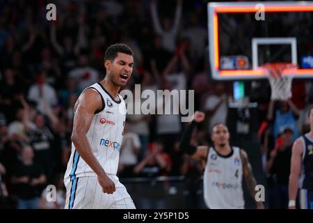 Amburgo, Germania. 22 settembre 2024. Amburgo, Germania, 22 settembre 2024: Kenneth Ogbe ( 25 Amburgo ) durante la partita di Bundesliga easyCredit tra Veolia Towers Hamburg e Alba Berlin all'Inselpark Arena di Amburgo, GERMANIA. (Julia Kneissl/SPP) credito: SPP Sport Press Photo. /Alamy Live News Foto Stock