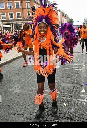 LONDRA, INGHILTERRA: 22 settembre 2024: La sfilata di strada di Hackney Carnival 2024 sarà il momento clou della giornata e sarà caratterizzata da costumi accattivanti, musica soul-stimolante e uno spettacolo di talenti da 24 gruppi di parate a Hackney, Londra, Regno Unito. (Foto di 李世惠/SEE li/Picture Capital) Foto Stock