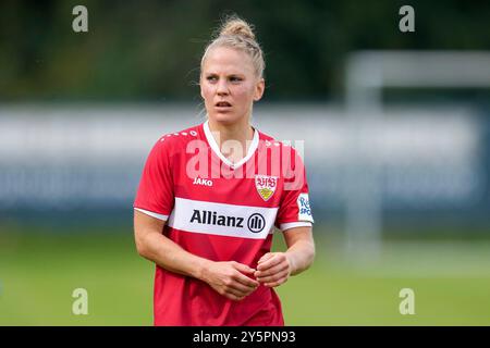 St. Leon Rot, Germania. 22 settembre 2024. Leonie Maier (VfB, 31), Einzelbild, Einzelfoto, Aktion, Action, Porträt, Ritratto, 22.09.2024, St. Leon-Rot (Deutschland), Fussball, Regionalliga Süd, TSG 1899 Hoffenheim U20 - VfB Stuttgart, 22.09.2024, St. Leon-Rot (Deutschland), Fussball, Regionalliga Süd, TSG 1899 HOFFENHEIM U20 - VFB STUTTGART, LE NORMATIVE DFB/DFL VIETANO QUALSIASI USO DI FOTOGRAFIE COME SEQUENZE DI IMMAGINI E/O QUASI-VIDEO. Credito: dpa/Alamy Live News Foto Stock