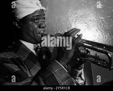 Ritratto della leggenda del jazz Louis Armstrong, Aquarium, New York, N.Y., CA. Luglio 1946 - foto di W Gottlieb Foto Stock