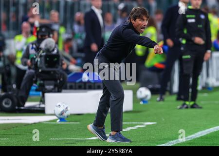 Torino, Italia. 21 settembre 2024. Antonio Conte Capo allenatore della SSC Napoli gesti durante la partita di calcio di serie A 2024/25 tra Juventus FC e SSC Napoli allo Stadio Allianz. FINAL SCOREJuventus 0 | 0 Napoli crediti: SOPA Images Limited/Alamy Live News Foto Stock