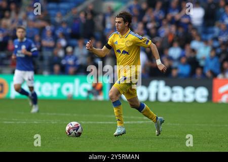 Cardiff, Regno Unito. 21 settembre 2024. Brenden Aaronson di Leeds Utd in azione . Partita del campionato EFL Skybet, Cardiff City contro Leeds Utd al Cardiff City Stadium di Cardiff, Galles, sabato 21 settembre 2024. Questa immagine può essere utilizzata solo per scopi editoriali. Solo per uso editoriale, foto di Andrew Orchard/Andrew Orchard fotografia sportiva/Alamy Live news credito: Andrew Orchard fotografia sportiva/Alamy Live News Foto Stock